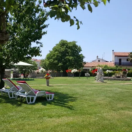 Linet 1- By Interhome Funtana