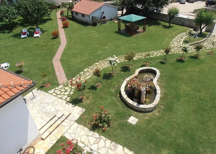 Linet 1- By Interhome Funtana
