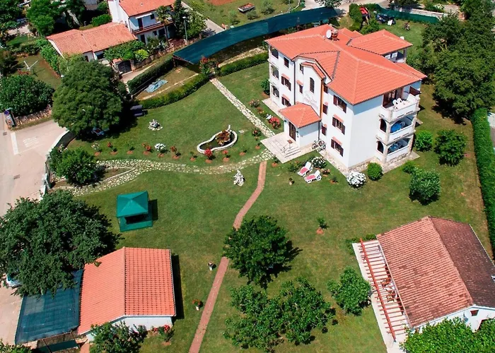 Linet 1- By Interhome Apartman Funtana