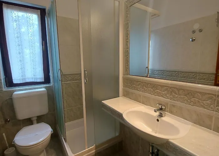 Linet 1- By Interhome Apartman Funtana
